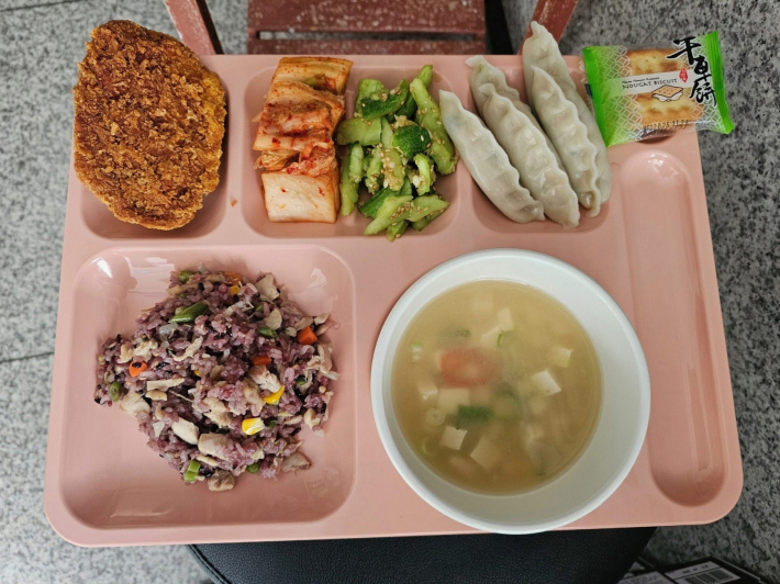 사진1)2월 11일 수원시청 구내식당에서 제공한 대만 가오슝시 대표음식.    