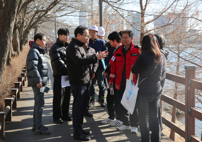 광교마루길 데크, 경관조명 개선공사 현장점검