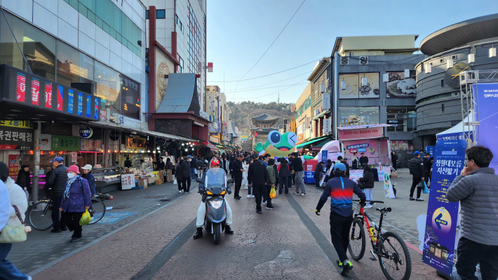  팔달문 시장 거리 전경