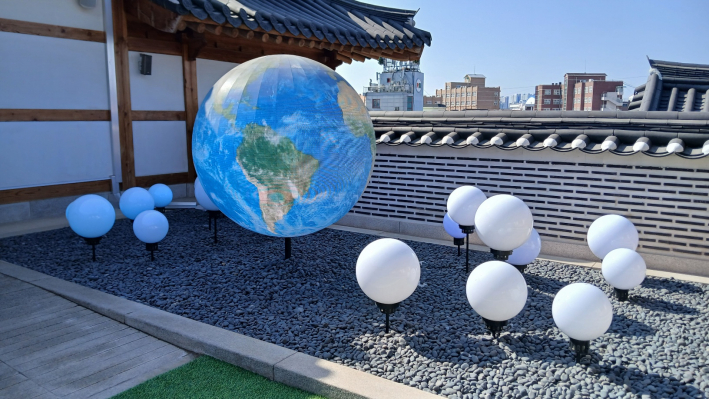 '빛의 하모니' 수많은 빛의 입자들이 음악에 맞춰 춤을 춘다 