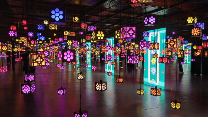 '끝없는 빛' 미디어 아트