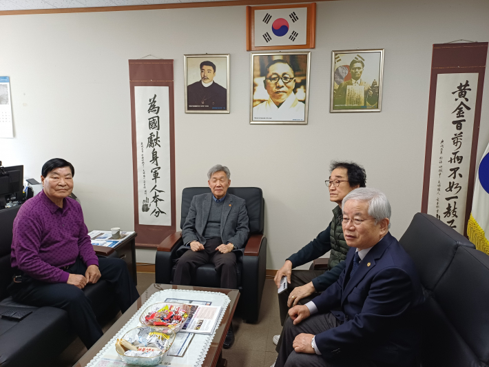 광복회 수원시 문광주 지부장(중앙)