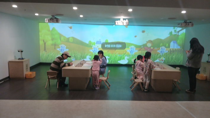 참새와 해충 퇴치 체험하는 전시장