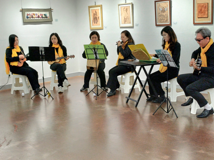 <어쩌면, 우리?> 밴드 연주 전경