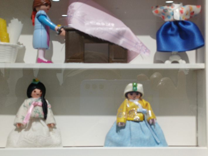 홍동희 작가의 <남은 조각, 한복이 된다.>' 25.0✕25.0cm