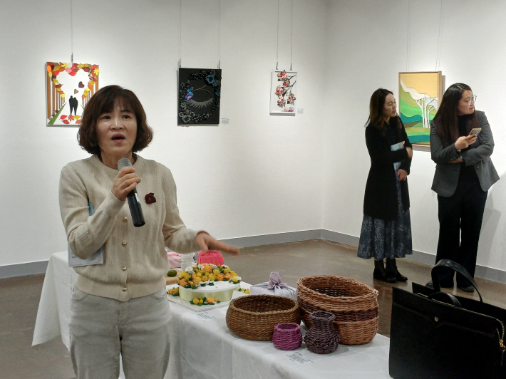 김인숙 작가, <신문지의 재탄생> 33.0✕20.0✕16.0cm, 페신문지, 2026