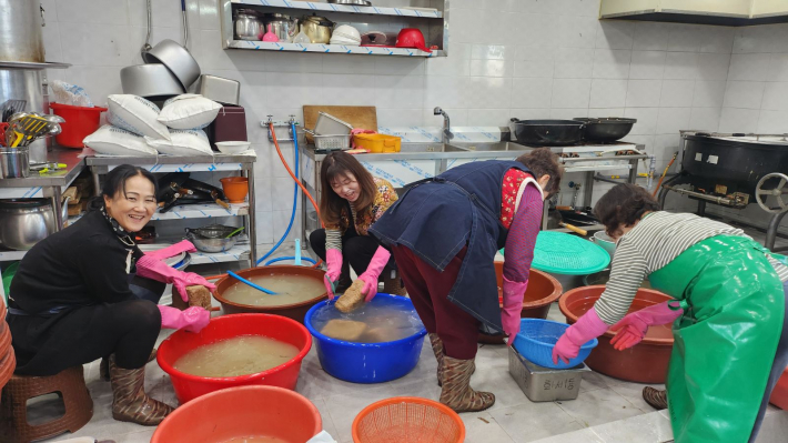 화서1동 지역사회보장협의체, 엄마손 수제 된장 담그기 행사 추진