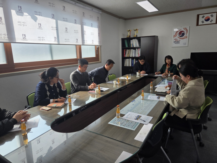 세류1동주민자치회가 수원도시재단과 함께 마을리빙랩 컨설팅을 받고있다.