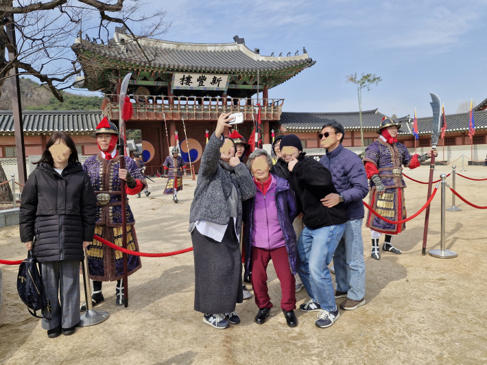 무예24기 시범단과 기념 촬영하는 시간이 이어졌다. 