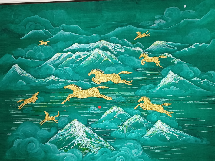 박상은 작가, <golden freedom>, 72.7✕72.7.cm, 24kgoldeaf, 한지 2025