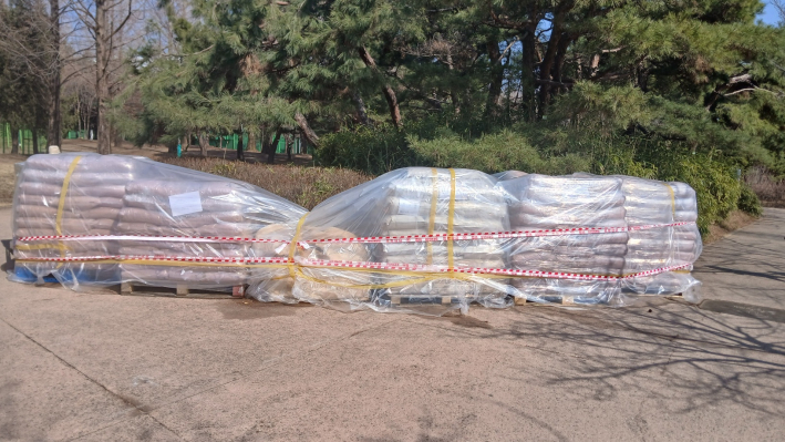 공사 자재 야적 장면