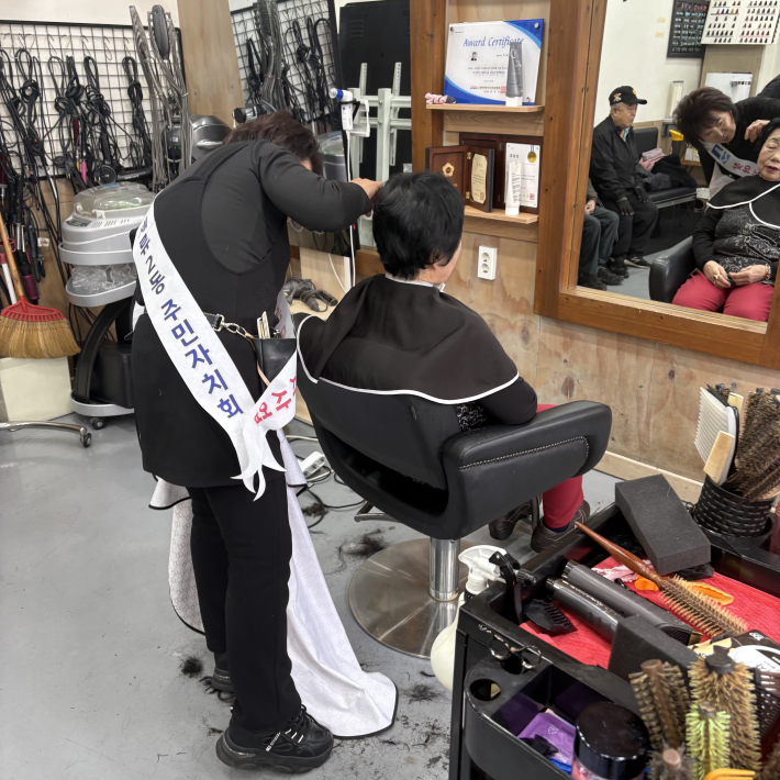 이옥휘 주민자치회 사회복지분과위원장의 재능기부