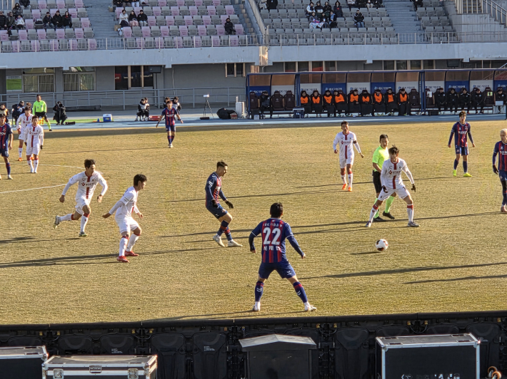 경기 시작과 함께 상대를 세차게 밀어붙인 수원FC
