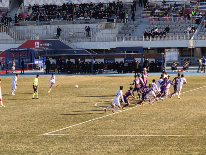 용인FC 공격을 막아낸 수원FC
