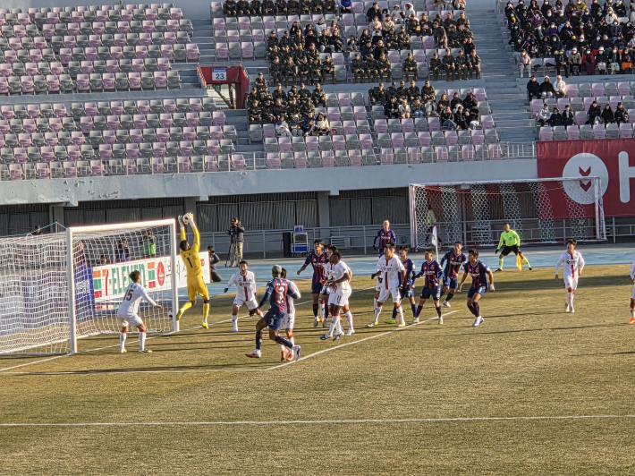 수원FC 공격을 막아낸 용인FC   