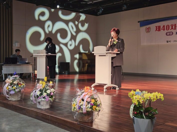 제20대 회장으로 취임한 김경은 신임 회장은 취임사를 전하고 있다.