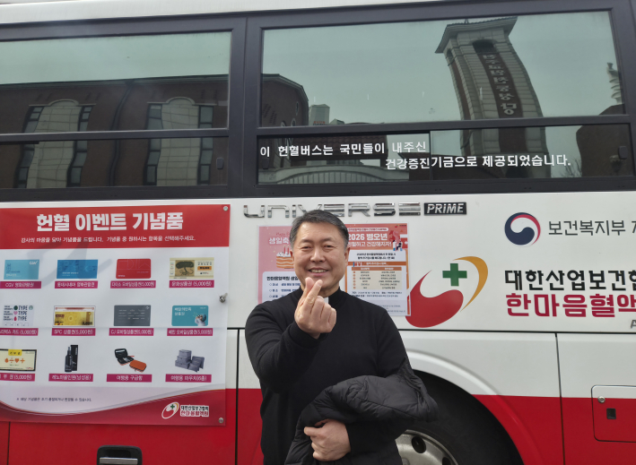 원천동성당 김창해 요한세레자 주임신부가 이번 헌혈 행사의 의미를 설명하고있다