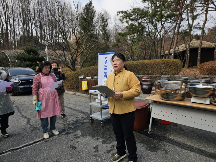 유경미 생활개선회 회장이 인사말을 하고 있다