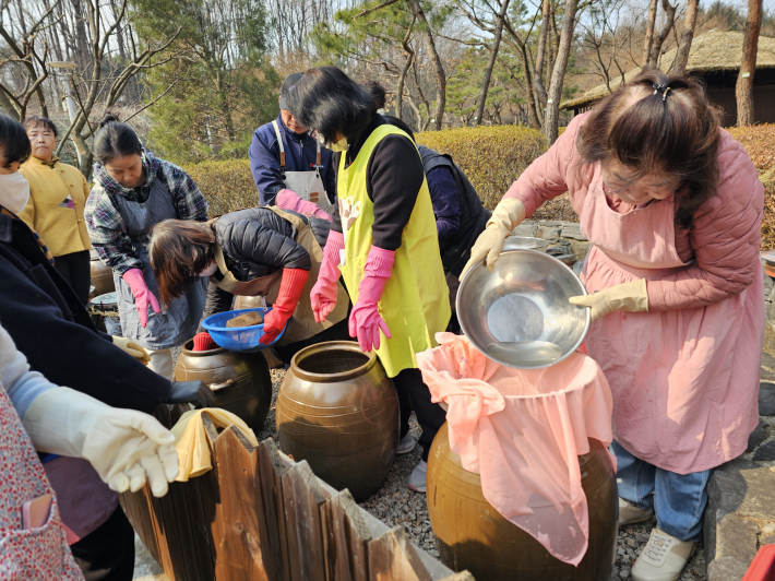 3인 1조로 열심히 노력중