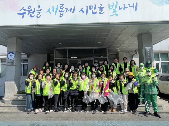 권선1동 새봄맞이 대청소 실시