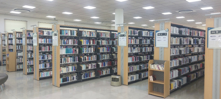 3층 열람실 장서