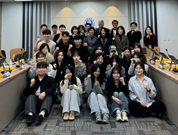 블루익스트림(파란학기제) 멘토-참여 학생 킥오프 회의' 참석자들이 함께하고 있다.     