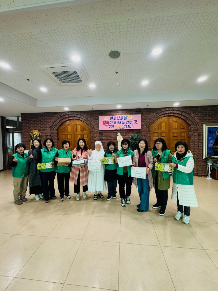 새마을지도자조원2동부녀회, 관내 공동생활가정인 '평화의 모후원' 방문