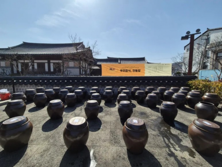 장독대 분양합니다. ⓒ전애희