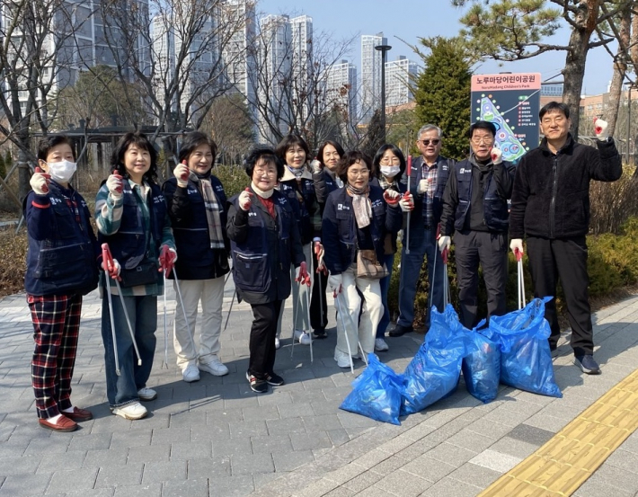 주민이 직접 참여해 마을 환경을 가꾸고 있다