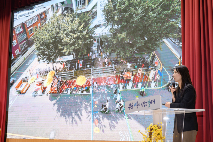 조영하 도만사 대표가 수원새빛포럼에서 강연하고 있다.     