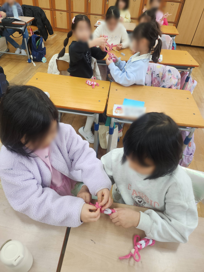 학교사회복지실 친구사랑주간 '천사친구 양말목 키링' 만들기