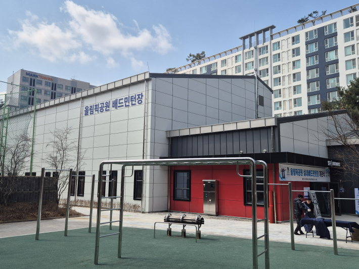 실내 배드민턴장 전경