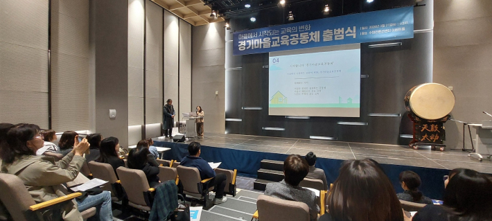 구명옥 준비위원장이 경과보고에서 단체 소개 및 미션, 3대 핵심사업, 함께하는 가치를 소개하고 있다.