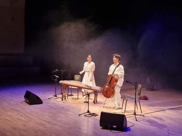 첼로와 가야금의 만남을 위해 많은 고민과 시도를 거듭해왔다고 연주를 통해 밝히고 있다. 