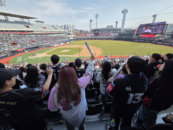수원kt위즈를 외친 수원 홈팬들