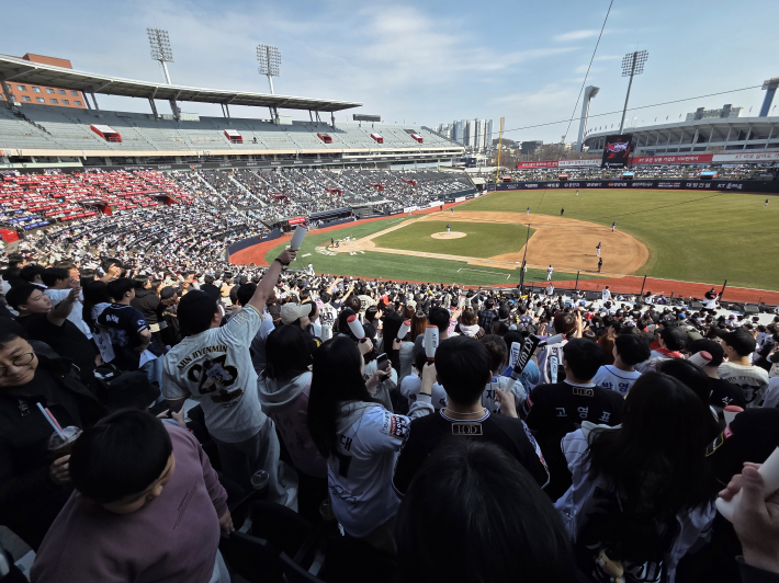 수원kt위즈를 외친 수원 홈팬들