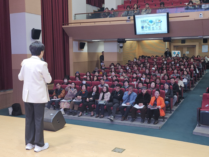 수원시 신중년센터장 격려사