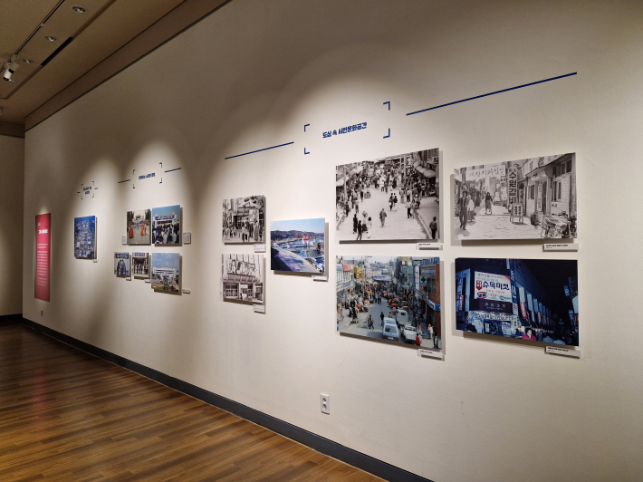 수원역, 남문 시장 골목을 채우던 사람들. 투박하고 세련되지 못했지만 하루하루를 단단하게 버텨낸 모습이다. 