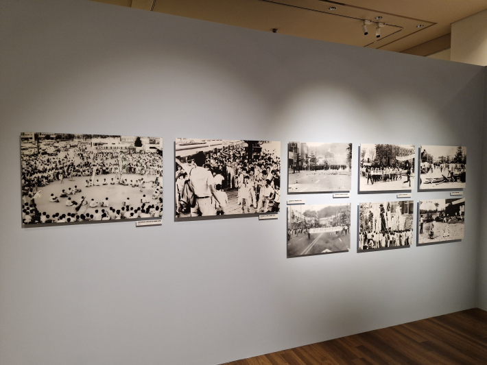 1987년 민주화 운동에 참여한 수원에 대학생들 사진은 시간이 흘렀음에도 여전히 뜨겁게 다가온다. 