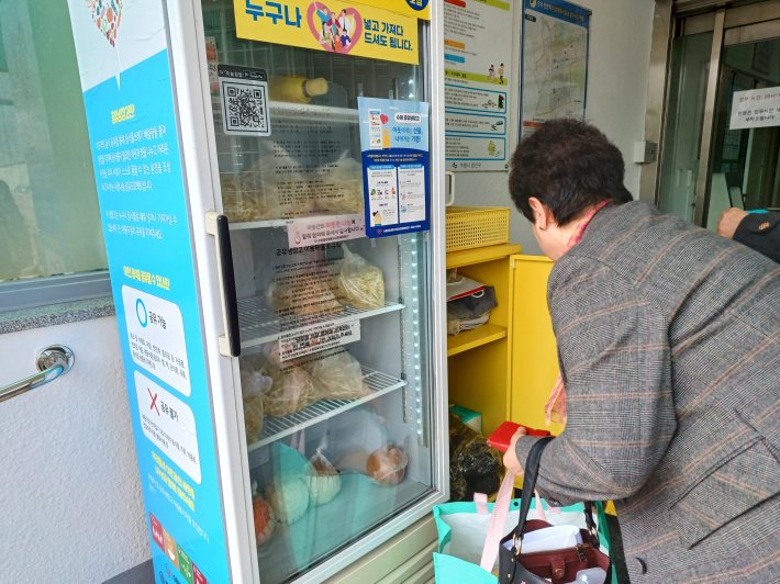 구운동 지역사회보장협의체위원과 함께하는 공유냉장고 나눔사업