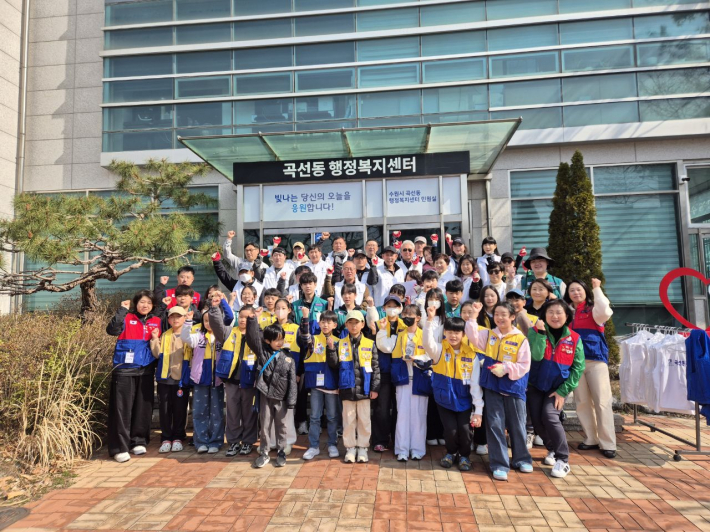 곡선동 주민자치회가 대한적십자사 경기도지사 수원지역 RCY와 함께 환경정화 캠페인 실시하였다.