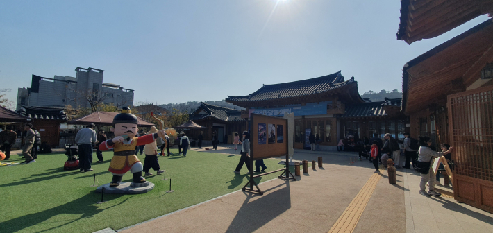 수원행궁 옆 정조테마공연장 일대 모습