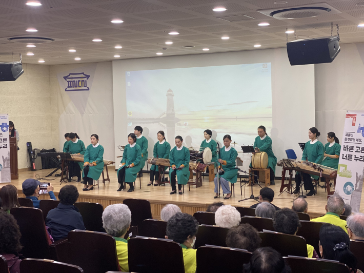 2026년 노인자원봉사 활성화 지원사업 '선배시민 자원봉사단 발대식 관현맹인전통예술단 축하공연' 진행사진