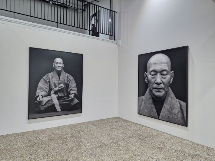 법정 스님. 굳게 다문 입술은 깊은 침묵 속에 깃든 사유의 깊이를 짐작하게 한다.