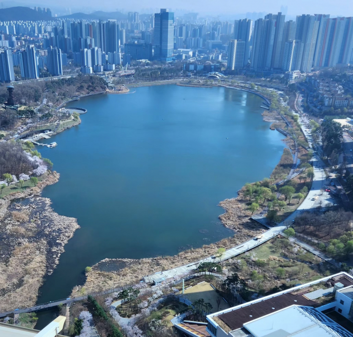 41층에서 내려다본 '광교호수공원'