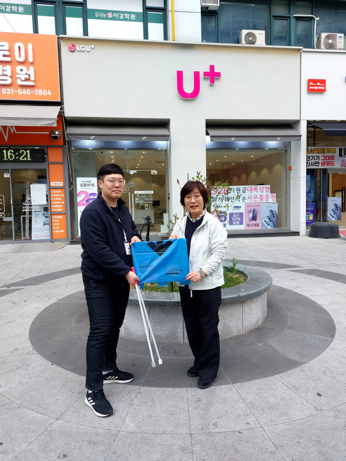 정자3동과 인근 상가와 협력해 손바닥정원 환경정비를  실시 중이다.