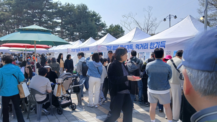 금강산도 식후경, 인기 있는 먹거리부스