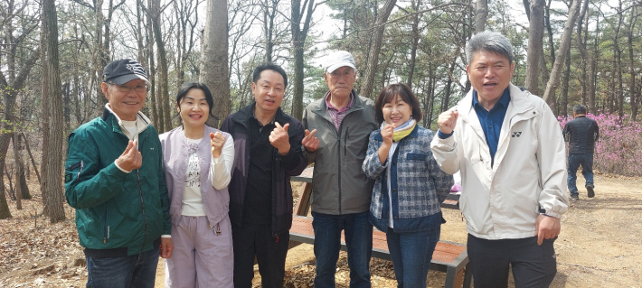 칠사모 임원들이 행사 후 포즈를 취했다.