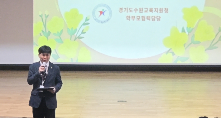 조병익 교육국장이 특강에 앞서 인사말을 하고 있다