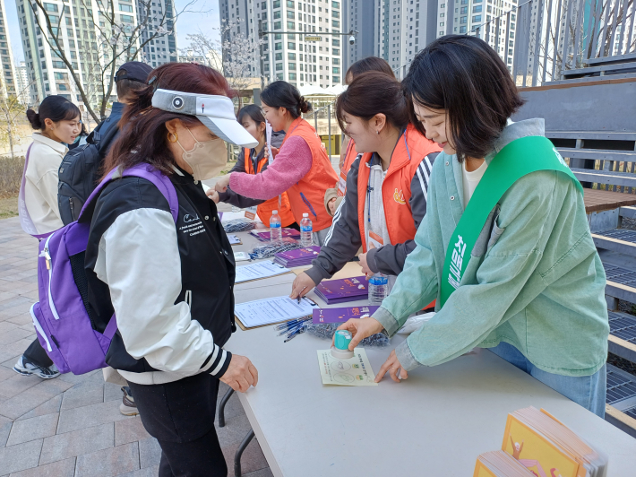3번 스탬프 전경 부스 앞의 행사장 전경